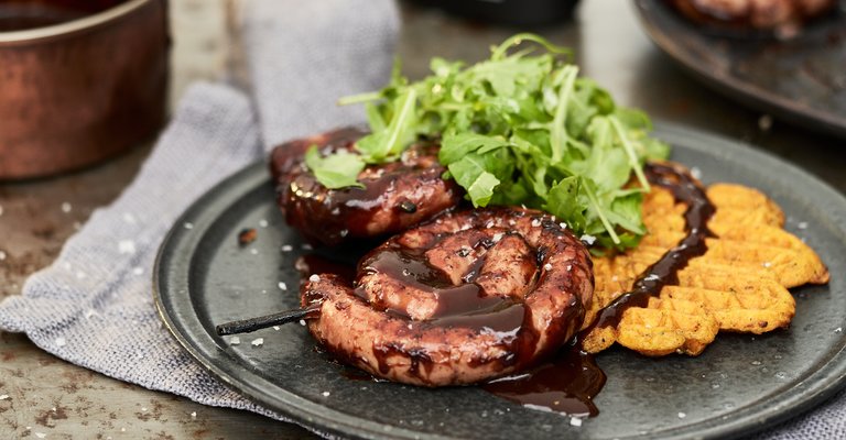 Wurstschnecke mit herzhaften Waffeln 