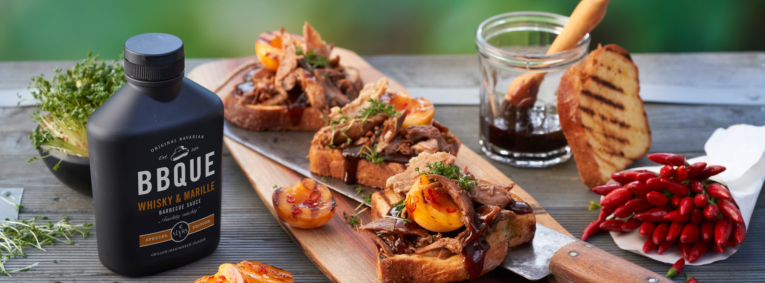 Pulled Duck auf Brioche mit gegrillten Chili-Aprikosen | Rezept